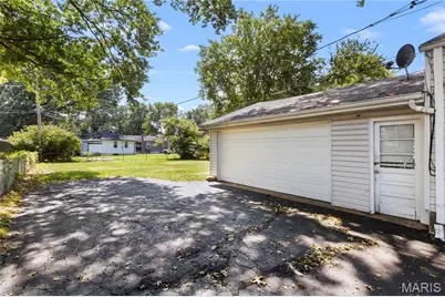 8 Wescott Drive, Florissant, MO 63031 - Photo 19