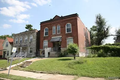4744 Kensington Place, Saint Louis, MO 63108 - Photo 1
