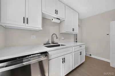 8640 S Grand Avenue, Saint Louis, MO 63125 - Photo 13