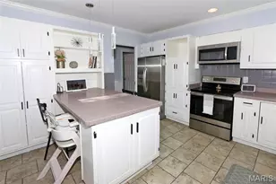 8845 Fox Park Dr, Crestwood, MO 63126 - Photo 9