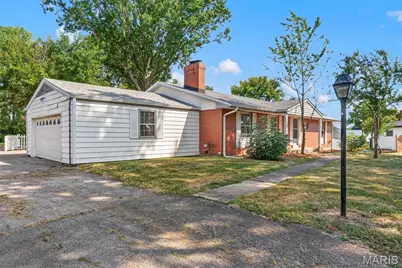 17 Dorclin Lane, Saint Louis, MO 63128 - Photo 1
