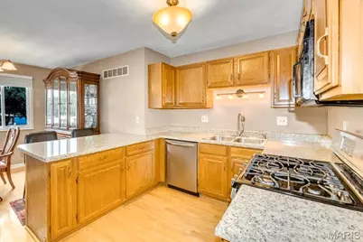 5661 Chalet Hill Drive, Saint Louis, MO 63129 - Photo 9