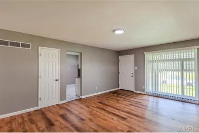 6716 Lightwood Drive, Hazelwood, MO 63042 - Photo 7