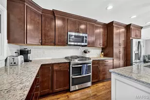 18 Chaminade Dr, Saint Louis, MO 63141 - Photo 3