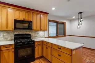 605 Forrester Dr, Ballwin, MO 63011 - Photo 15