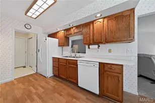 912 Palmer Ct, Lake Saint Louis, MO 63367 - Photo 7
