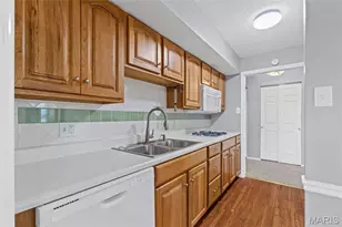 10381 Oxford Hill Dr, Saint Louis, MO 63146 - Photo 7