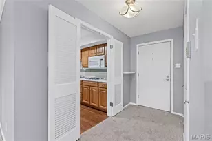 10381 Oxford Hill Dr, Saint Louis, MO 63146 - Photo 5