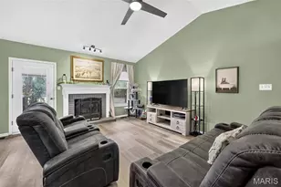 72 Hickoryshade Ct, Saint Peters, MO 63376 - Photo 3