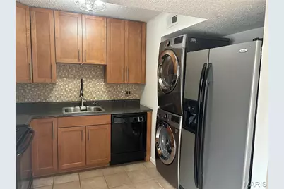 1729 Canary Cove, Brentwood, MO 63144 - Photo 5
