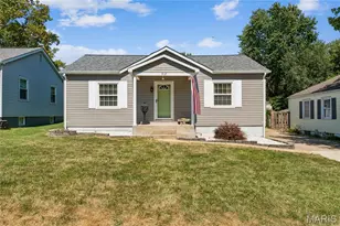 918 Perry St, Saint Charles, MO 63301 - Photo 1