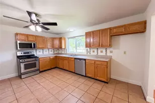 12132 Jerries Ln, Florissant, MO 63033 - Photo 11