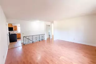 12132 Jerries Ln, Florissant, MO 63033 - Photo 9