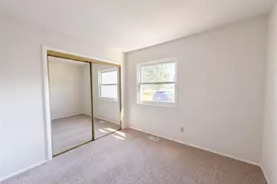 12132 Jerries Ln, Florissant, MO 63033 - Photo 15