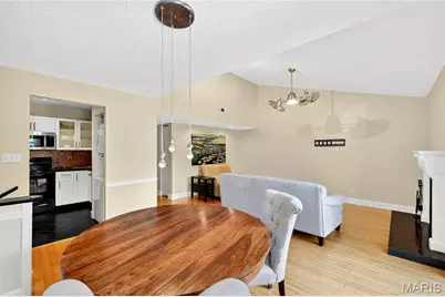 9067 Wrenwood Lane, Brentwood, MO 63144 - Photo 5