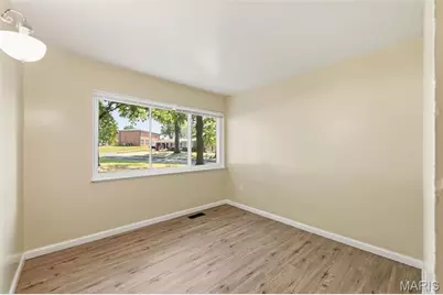 2540 Churchill Downs, Florissant, MO 63033 - Photo 9