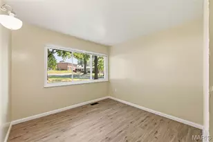 2540 Churchill Downs, Florissant, MO 63033 - Photo 9