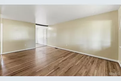 2540 Churchill Downs, Florissant, MO 63033 - Photo 5