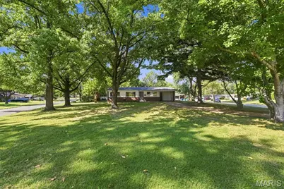 2540 Churchill Downs, Florissant, MO 63033 - Photo 3