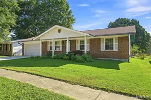 12022 Trampe Heights Ln, Hazelwood, MO 63138 - Photo 3