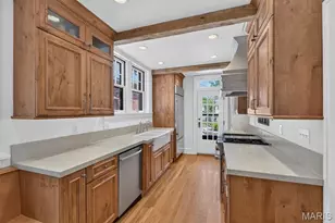 7035 Forsyth Blvd, University City, MO 63105 - Photo 9