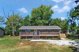 307 S Nettleton Ave, Winfield, MO 65704 - Photo 3