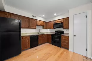 1968 Meadowtree Ln, Kirkwood, MO 63122 - Photo 19