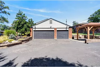 10636 Rebecca Drive, Saint Louis, MO 63128 - Photo 13