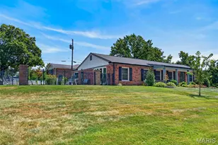 10636 Rebecca Dr, Saint Louis, MO 63128 - Photo 9
