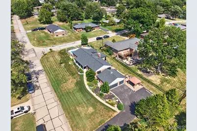 10636 Rebecca Drive, Saint Louis, MO 63128 - Photo 9