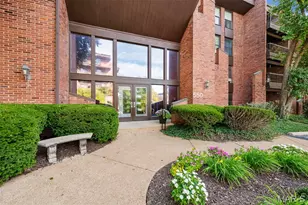 550 Coeur de Royale Dr, Creve Coeur, MO 63141 - Photo 3