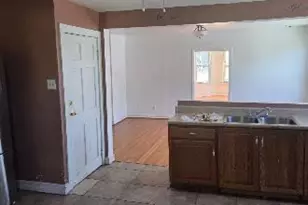 8559 Mora Ln, Saint Louis, MO 63147 - Photo 3