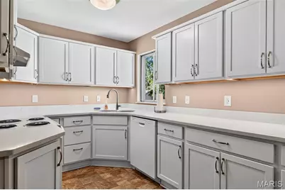 11075 Saxonhall Drive, Bridgeton, MO 63044 - Photo 3