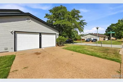 2902 Flameglow Drive, Saint Louis, MO 63129 - Photo 5