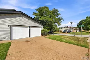 2902 Flameglow Dr, Saint Louis, MO 63129 - Photo 5