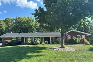 11958 Rocky Dr, Creve Coeur, MO 63141 - Photo 1