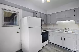 8729 Sieloff Dr, Hazelwood, MO 63042 - Photo 9