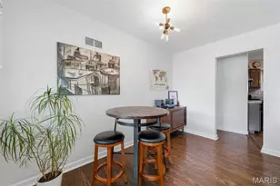7907 E Yorkshire Dr, Saint Louis, MO 63123 - Photo 9