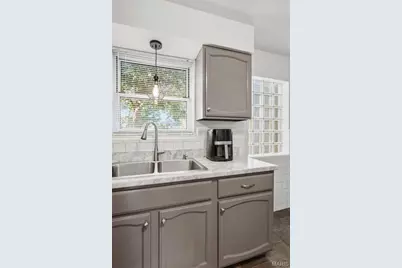 7907 E Yorkshire Drive, Saint Louis, MO 63123 - Photo 17