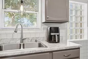 7907 E Yorkshire Dr, Saint Louis, MO 63123 - Photo 17