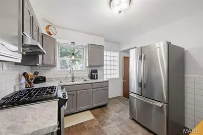 7907 E Yorkshire Drive, Saint Louis, MO 63123 - Photo 13