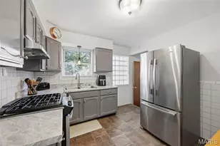 7907 E Yorkshire Dr, Saint Louis, MO 63123 - Photo 13