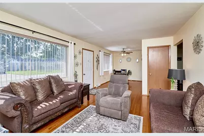 12 Longhenrich Drive, Florissant, MO 63031 - Photo 5