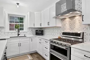 2940 Moniteau Dr, Saint Louis, MO 63121 - Photo 9