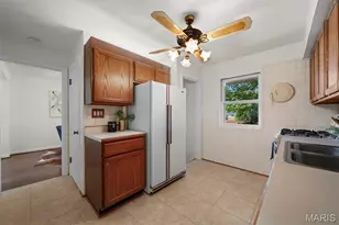 1273 Waldorf Dr, Bellefontaine Neighbors, MO 63137 - Photo 9