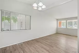 4 Colt Cir, Florissant, MO 63033 - Photo 9