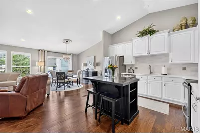 14737 Ladue Bluffs Crossing Drive, Chesterfield, MO 63017 - Photo 5