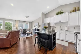 14737 Ladue Bluffs Crossing Dr, Chesterfield, MO 63017 - Photo 5