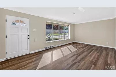 335 W Saint Anthony Lane, Florissant, MO 63031 - Photo 3