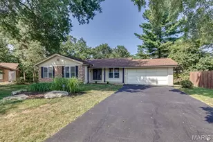 2 Great Knight Ct, Manchester, MO 63011 - Photo 1